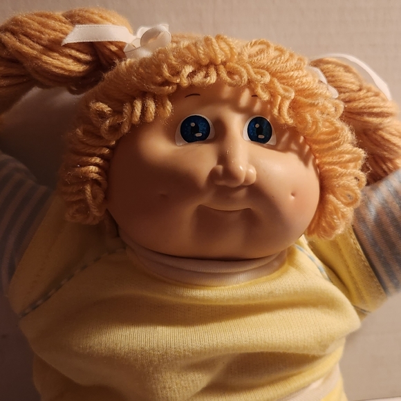 1980's Cabbage Patch Doll by Coleco - Picture 2 of 6